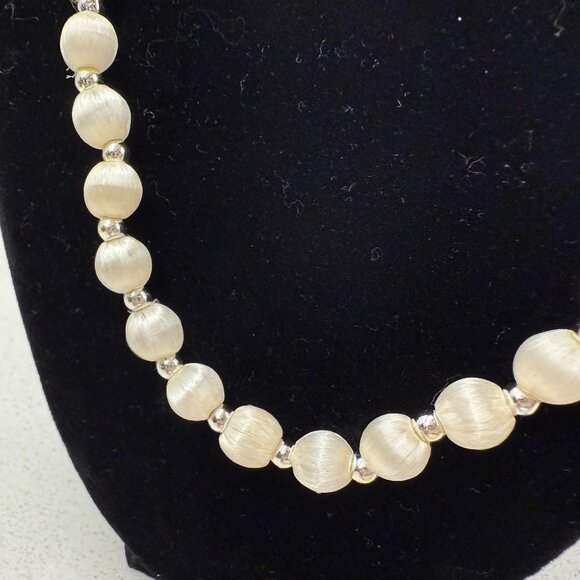 WHITE SILK THREAD Beaded Necklace - Picture 3 of 6